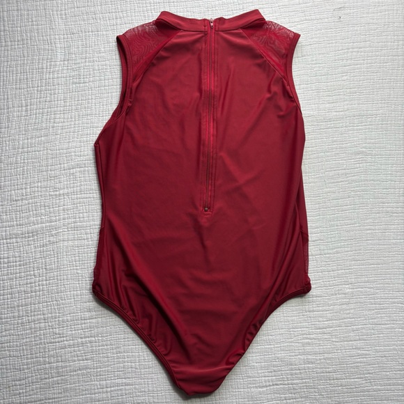 Elegant Sleeveless Maroon Bodysuit - Picture 2 of 6